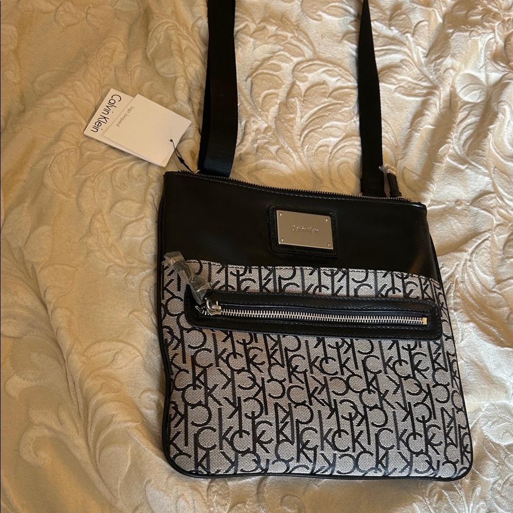 BRAND NEW WITH TAGS CALVIN KLEIN LOGO JACQUARD ADJUSTABLE CROSSBODY BAG